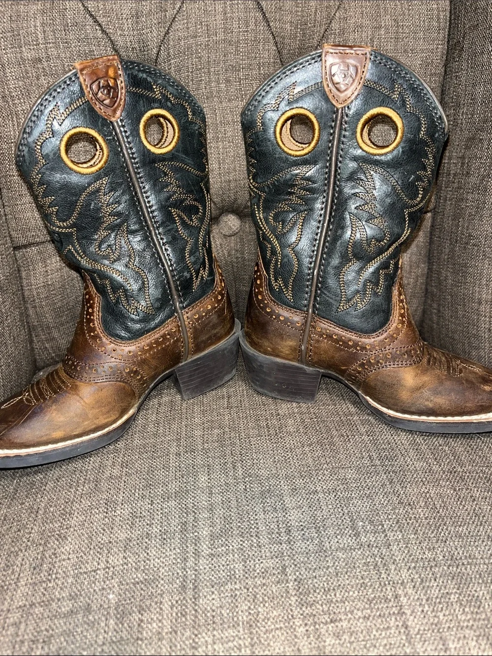 Ariat Brown Leather Western Cowboy Boots Black Shaft & square toe kids size 8